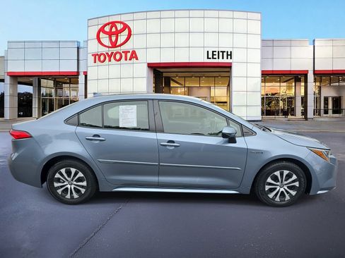 Used 2021 Toyota Corolla LE image 4