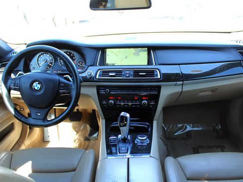 Used 2013 BMW 740Li image 11