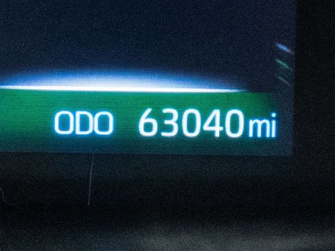 Used 2020 Toyota RAV4 XLE image 25