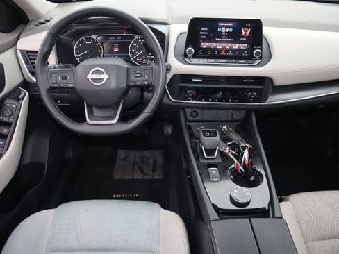 Certified 2025 Nissan Rogue SV AWD/4WD image 13