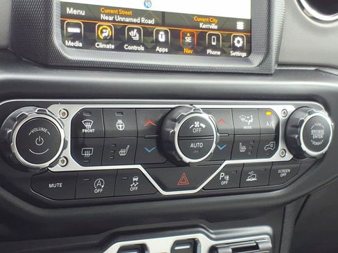 Used 2023 Jeep Gladiator Overland AWD/4WD image 6