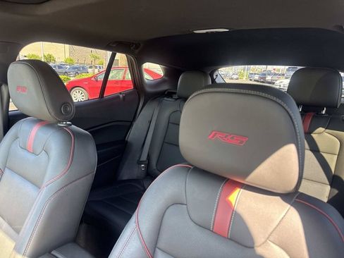 Used 2025 Chevrolet Trax RS w/ Sunroof Package FWD image 22