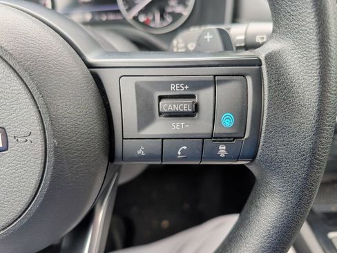 Used 2024 Nissan Rogue SV FWD image 9