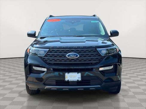 Used 2022 Ford Explorer XLT w/ Equipment Group 202A AWD/4WD image 2