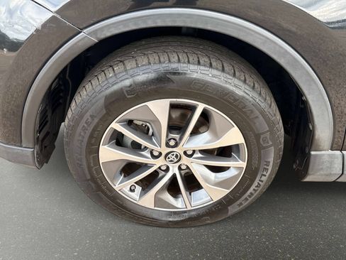 Used 2016 Toyota RAV4 XLE AWD/4WD image 10