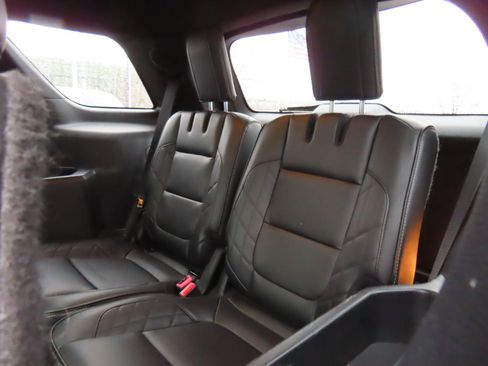 Used 2017 Ford Explorer Platinum image 33