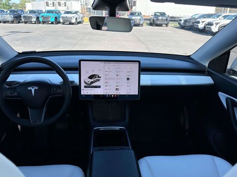 Used 2021 Tesla Model Y Long Range AWD/4WD image 15