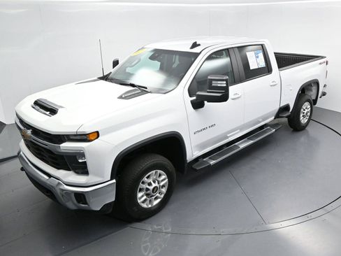 Used 2025 Chevrolet Silverado 2500 LT w/ Convenience Package AWD/4WD image 39