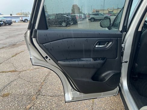 Used 2024 Nissan Rogue SV image 14