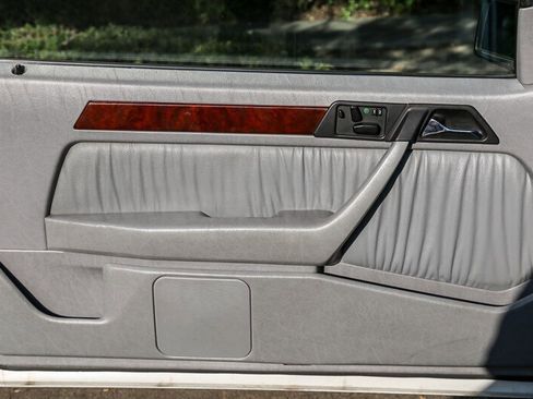 Used 1995 Mercedes-Benz E 320 Convertible image 74