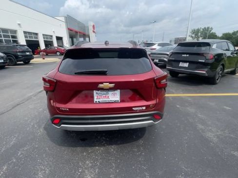 Used 2025 Chevrolet Trax LT FWD image 9