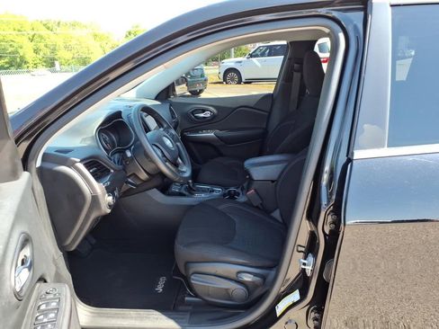 Used 2019 Jeep Cherokee Latitude w/ Popular Appearance Group FWD image 4