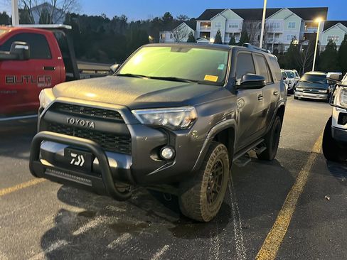Used 2017 Toyota 4Runner SR5 image 3