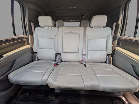 Used 2022 Chevrolet Suburban LT AWD/4WD image 13