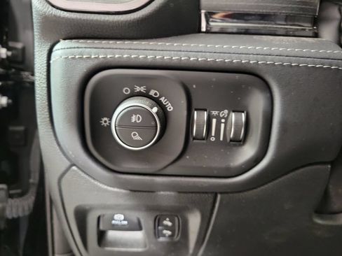 Used 2022 RAM 1500 Limited AWD/4WD image 13