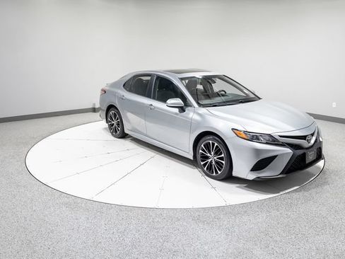 Used 2018 Toyota Camry SE w/ Moonroof Package FWD image 27