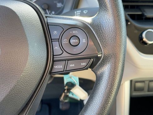 Used 2024 Toyota Corolla Cross L image 27