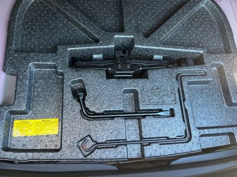 Used 2012 Toyota Camry XLE image 38