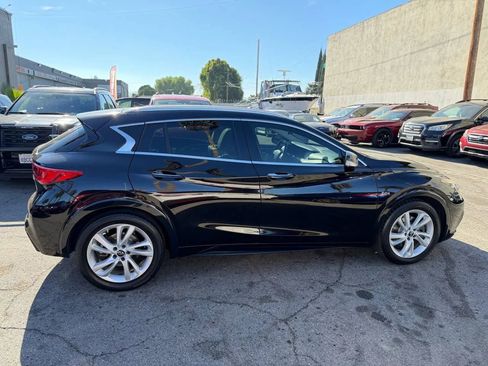 Used 2018 INFINITI QX30 Premium w/ Navigation Package image 26
