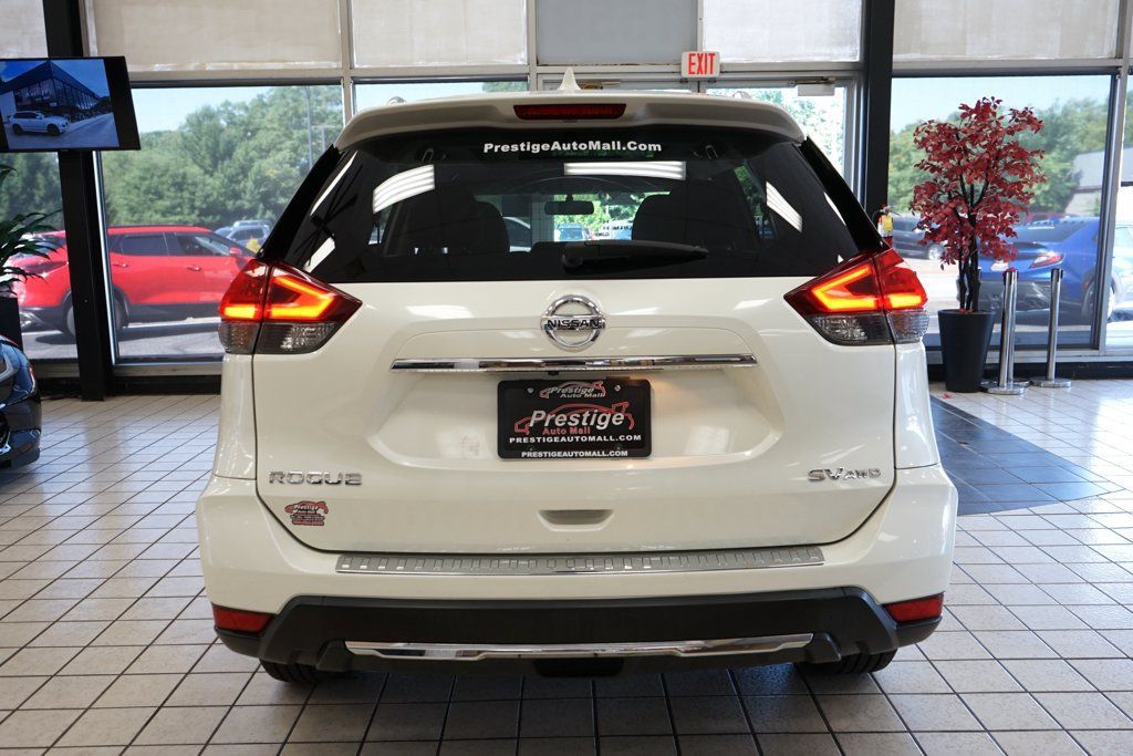 Used 2017 Nissan Rogue SV AWD/4WD image 15