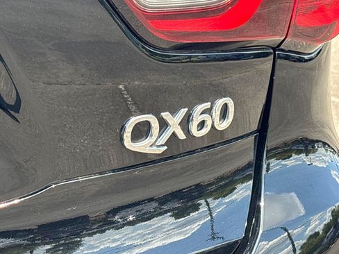Used 2020 INFINITI QX60 Luxe w/ Essential Package FWD image 11