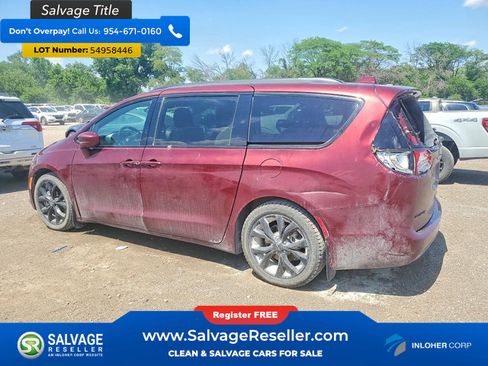 Used 2018 Chrysler Pacifica Touring-L w/ Premium Audio Group FWD image 3
