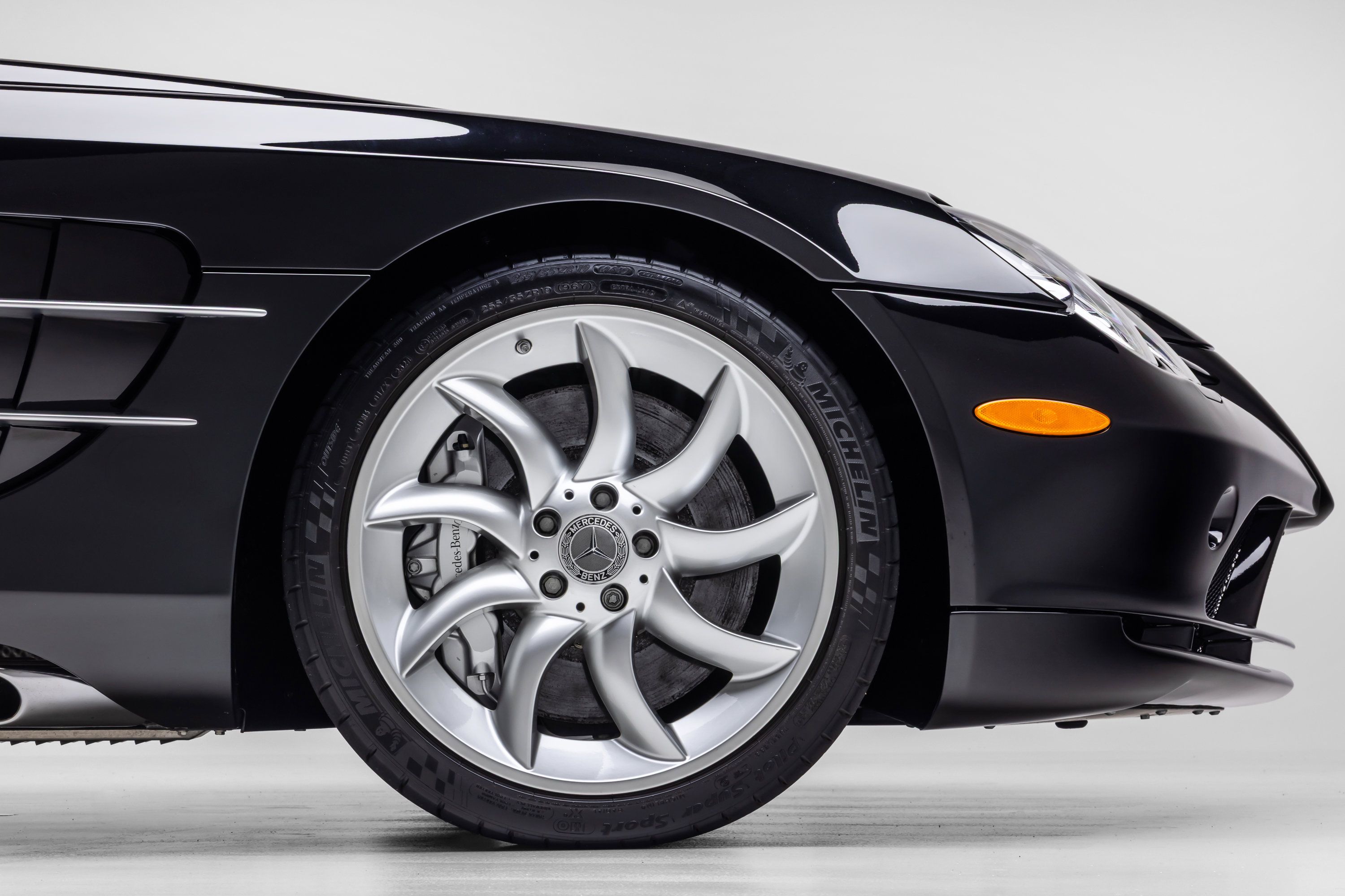 Used 2005 Mercedes-Benz SLR image 17