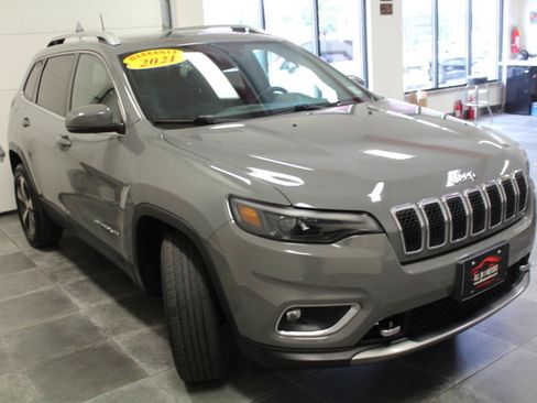 Used 2021 Jeep Cherokee Limited w/ Elite Package AWD/4WD image 3