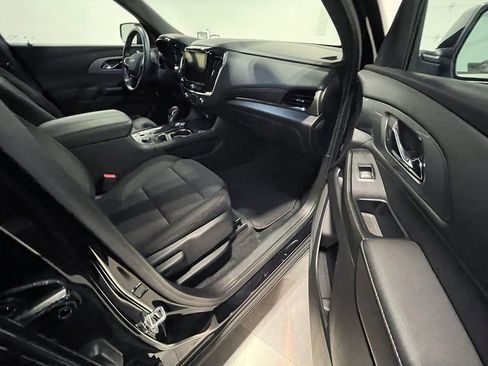 Used 2023 Chevrolet Traverse LT w/ Rear Camera Mirror Package image 27