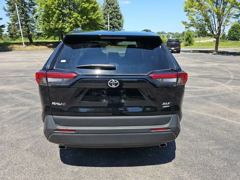 Used 2025 Toyota RAV4 XLE AWD/4WD image 5