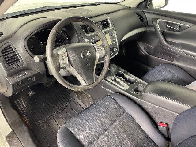 Used 2016 Nissan Altima 2.5 SV w/ Convenience Package FWD image 3