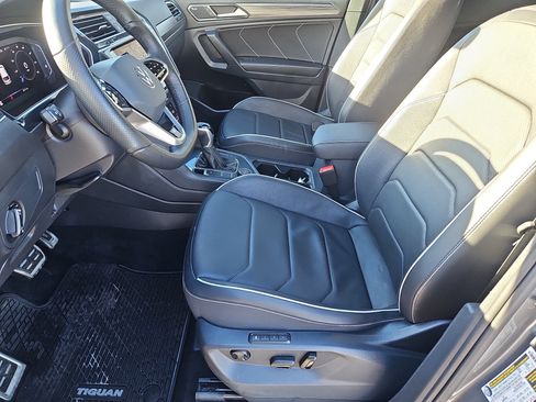 Certified 2022 Volkswagen Tiguan SEL R-Line image 35