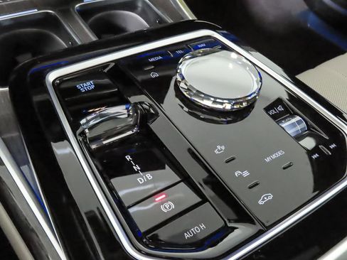 Used 2025 BMW i7 eDrive50 w/ Executive Package image 26