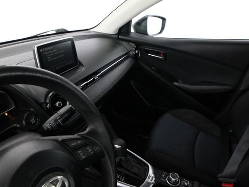 Used 2018 Toyota Yaris iA FWD image 18