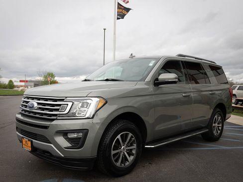 Used 2019 Ford Expedition XLT w/ Equipment Group 202A AWD/4WD image 19