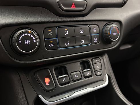 Used 2019 GMC Terrain SLE image 13