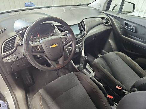 Used 2020 Chevrolet Trax LS w/ Tint and Cruise Package AWD/4WD image 15