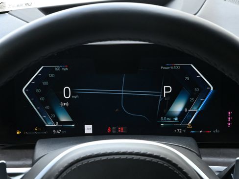 Used 2025 BMW X7 xDrive40i w/ Executive Package image 19