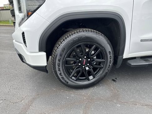 Used 2022 GMC Sierra 1500 Elevation w/ LPO, Elevation Black Package AWD/4WD image 8