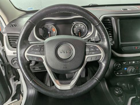 Used 2017 Jeep Cherokee Trailhawk w/ Cold Weather Group image 18