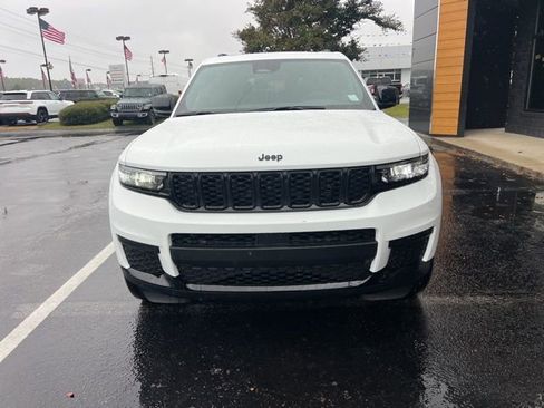 New 2025 Jeep Grand Cherokee L Altitude image 2