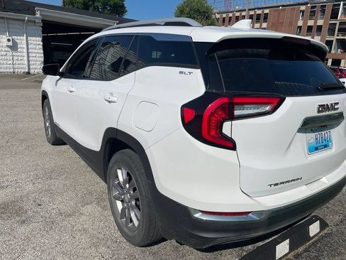 Used 2022 GMC Terrain SLT w/ LPO, Floor Liner Package FWD image 3