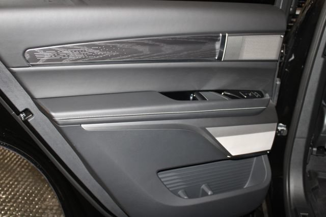 Certified 2026 Cadillac Vistiq Platinum w/ LPO, Floor Liner Package AWD/4WD image 35