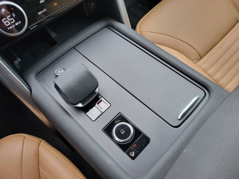 Used 2024 Land Rover Discovery Dynamic SE image 36