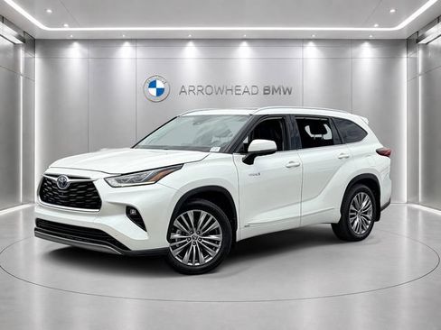 Used 2020 Toyota Highlander Platinum AWD/4WD image 1