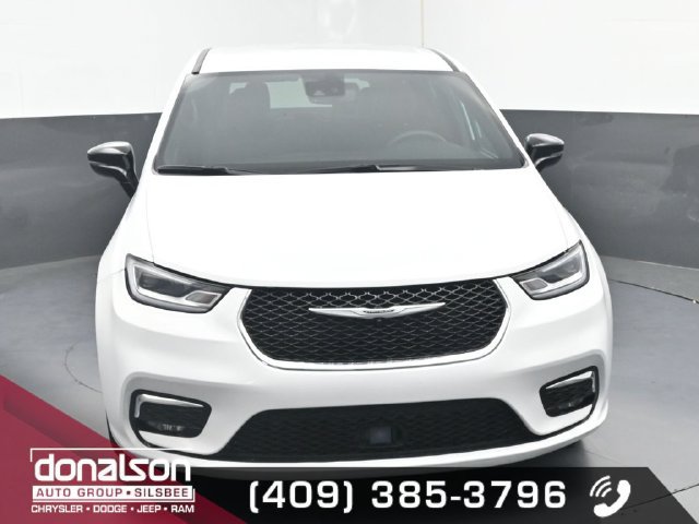 Used 2025 Chrysler Pacifica Select FWD image 3