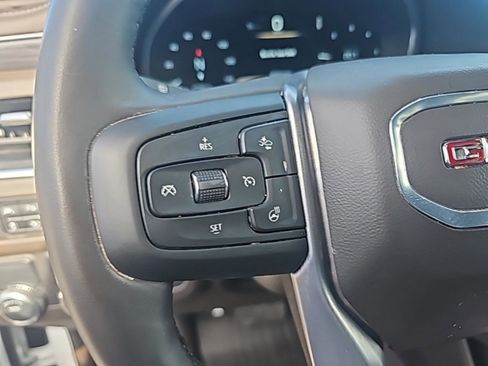 Used 2024 GMC Yukon SLT w/ SLT Luxury Package image 23