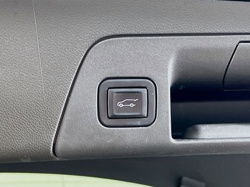 Used 2022 Buick Envision Avenir w/ Technology Package II image 29