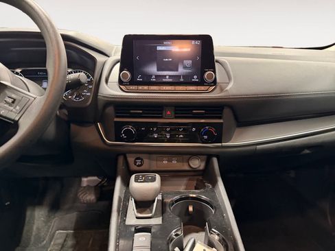 Used 2024 Nissan Rogue S FWD image 12