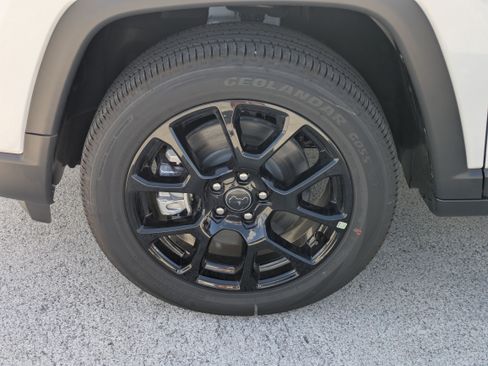 New 2026 Jeep Compass Latitude image 11